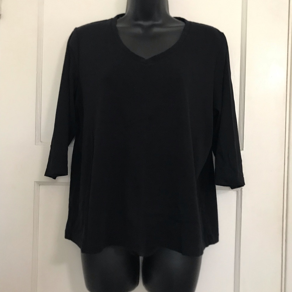 St. John’s Bay Women's Black V-Neck Top 🌹